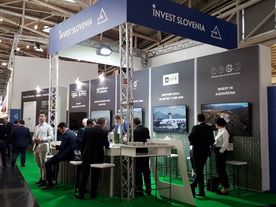Včeraj se je v Münchnu zaključil največji evropski investicijsko-nepremičninski sejem EXPO REAL 2018, na katerem je SPIRIT Slovenija na svojem razstavnem prostoru v osrednji hali B2 skupaj s sorazstavljavci tujim investitorjem uspešno predstavljala različne investicijske priložnosti v Sloveniji.