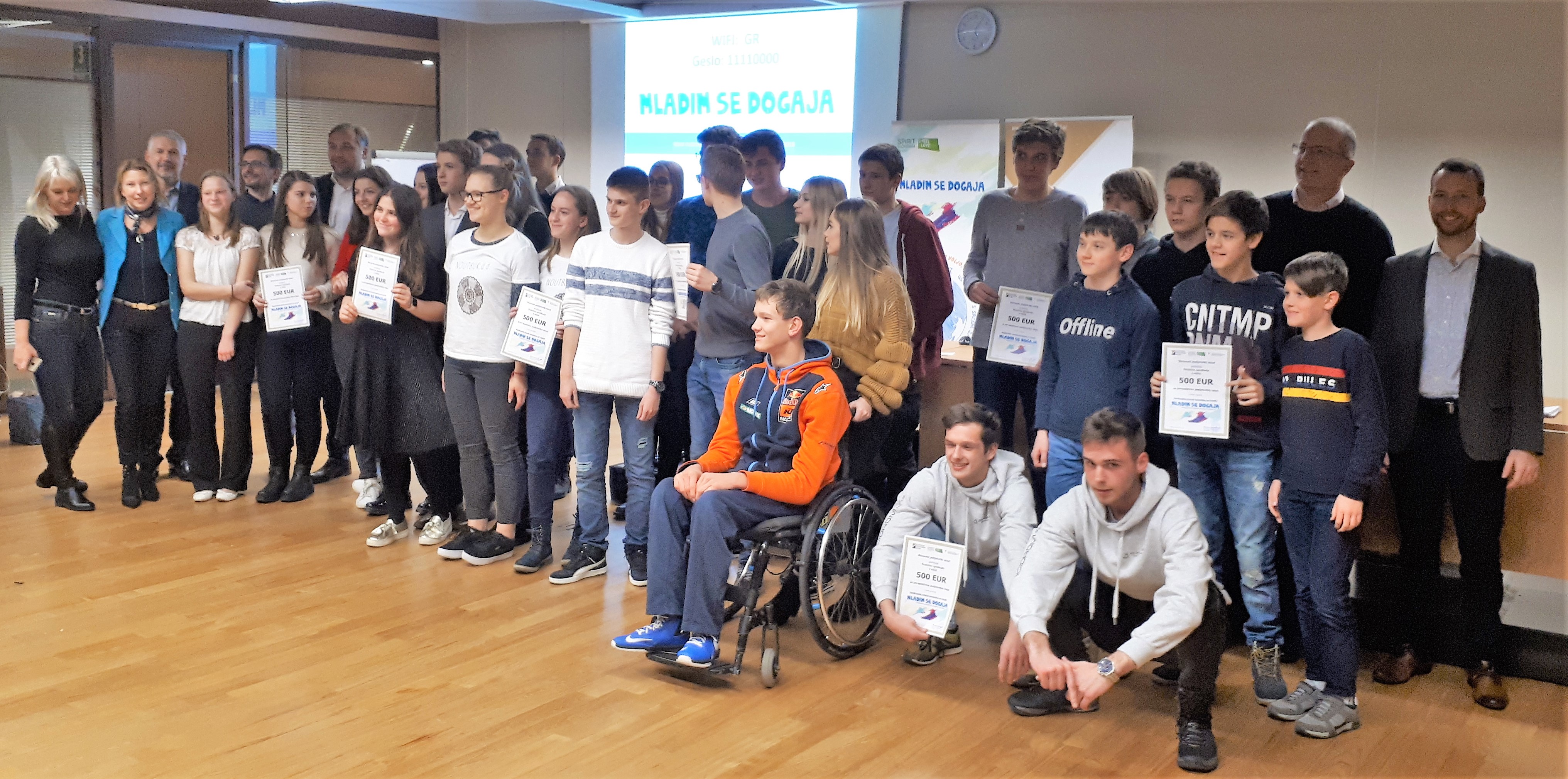 Včeraj je bilo v okviru skupnega projekta javne agencije SPIRIT Slovenija in Slovenskega podjetniška sklada (SPS) »Realizirajmo podjetniške ideje mladih skupaj,« izbranih in nagrajenih deset najbolj perspektivnih dijaških podjetniških idej. 