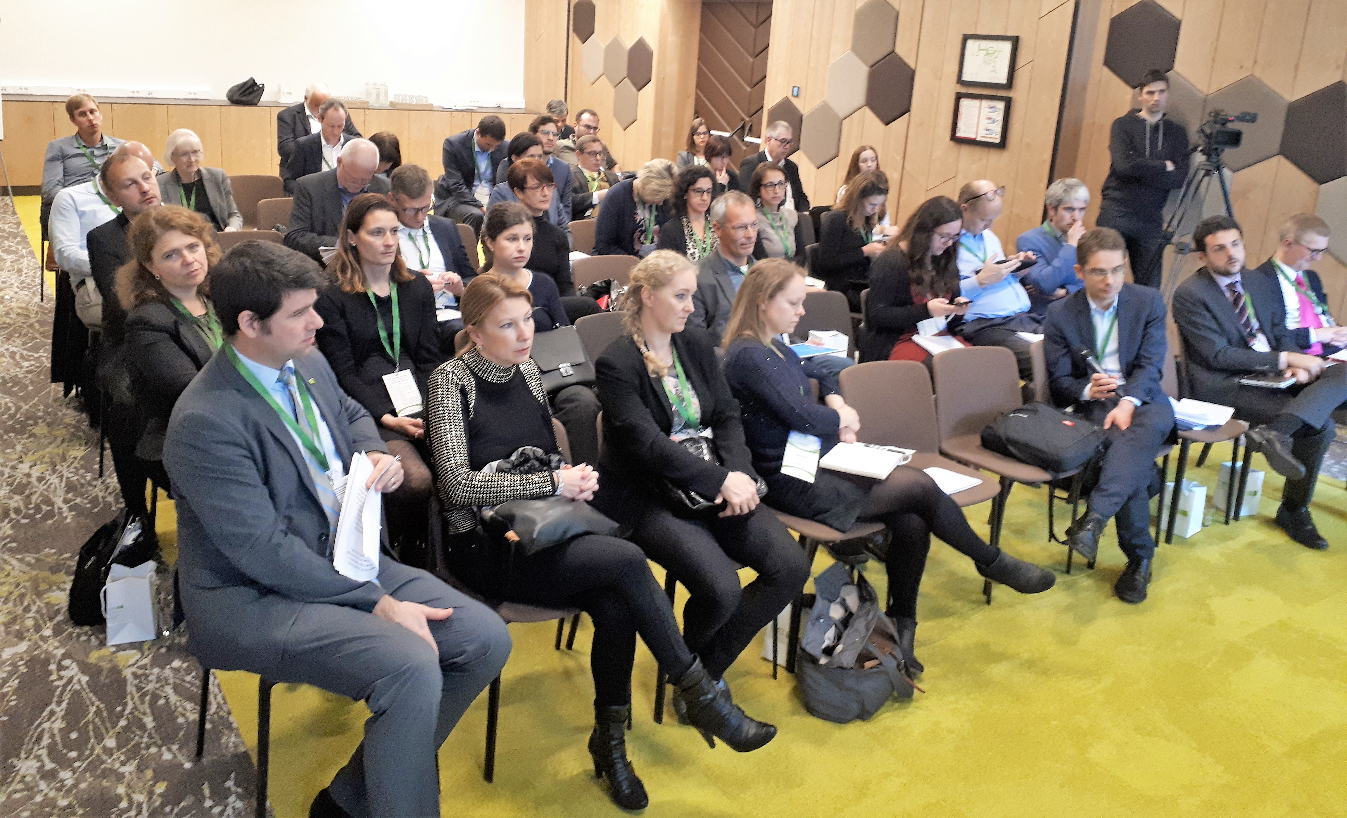 Predstavniki posameznih agencij so na posvetu spregovorili o svojih izkušnjah, praksah in idejah, kako izboljšati storitve ter kako jih prilagoditi novim zahtevam, ki jih prinašajo spremembe evropske politike za podporo inovacij. Ob tem so se soočili z izkušnjami inovatorjev in podjetnikov, njihovimi težavami in predlogi.